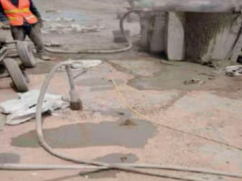 察隅水泥混凝土路面板底注浆技术 路面脱空注浆整治方案